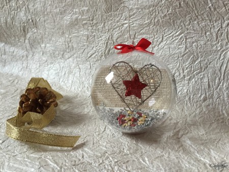 pallina di Natale con cuore e stella